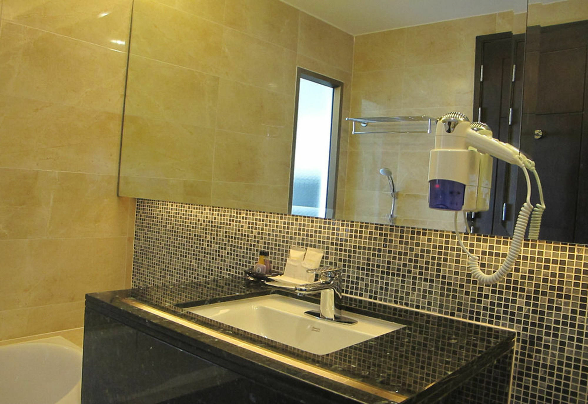 March Hotel Паттайя Экстерьер фото
