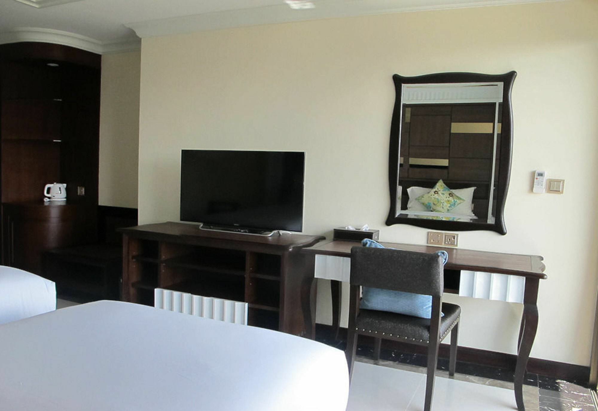 March Hotel Паттайя Экстерьер фото