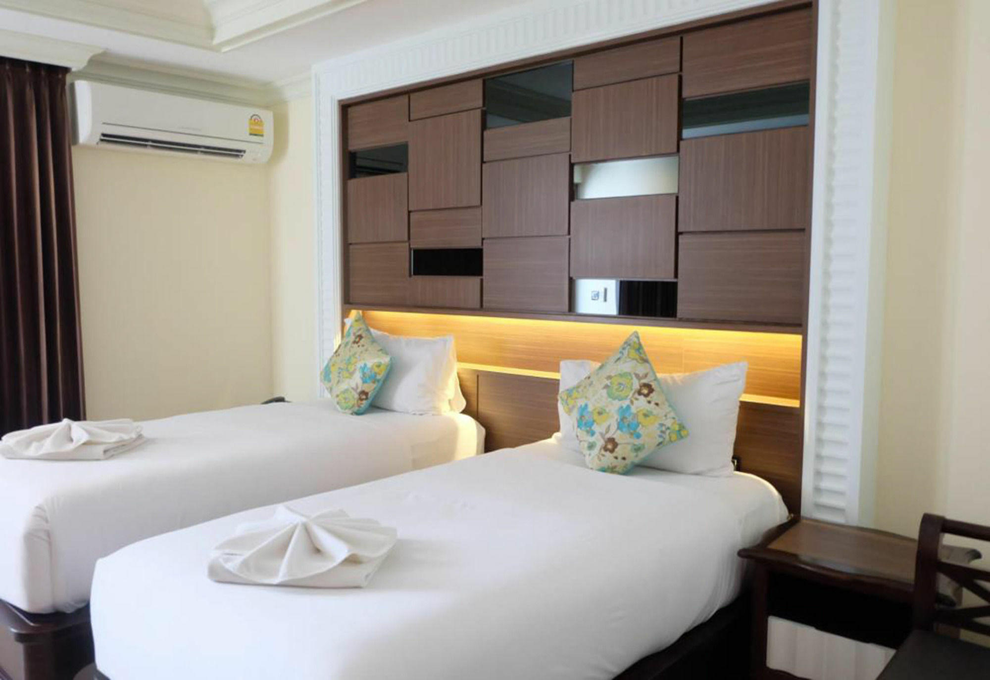 March Hotel Паттайя Экстерьер фото