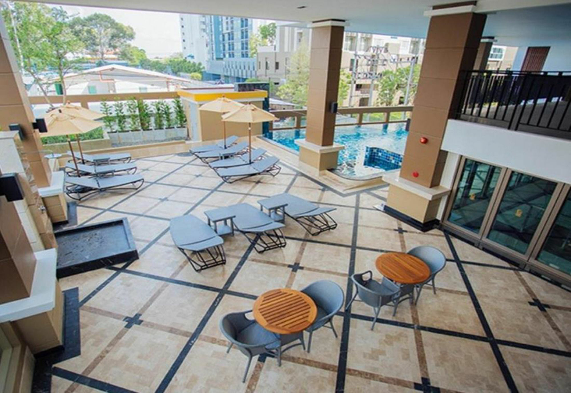 March Hotel Паттайя Экстерьер фото