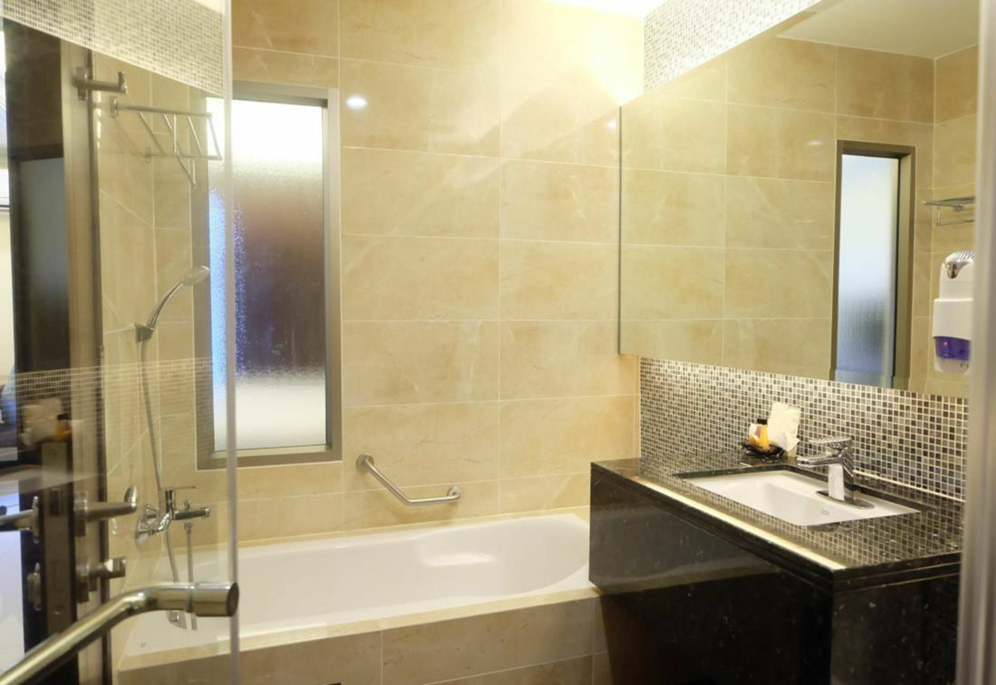 March Hotel Паттайя Экстерьер фото